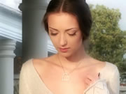 東歐艷麗洋妞露台露點寫真